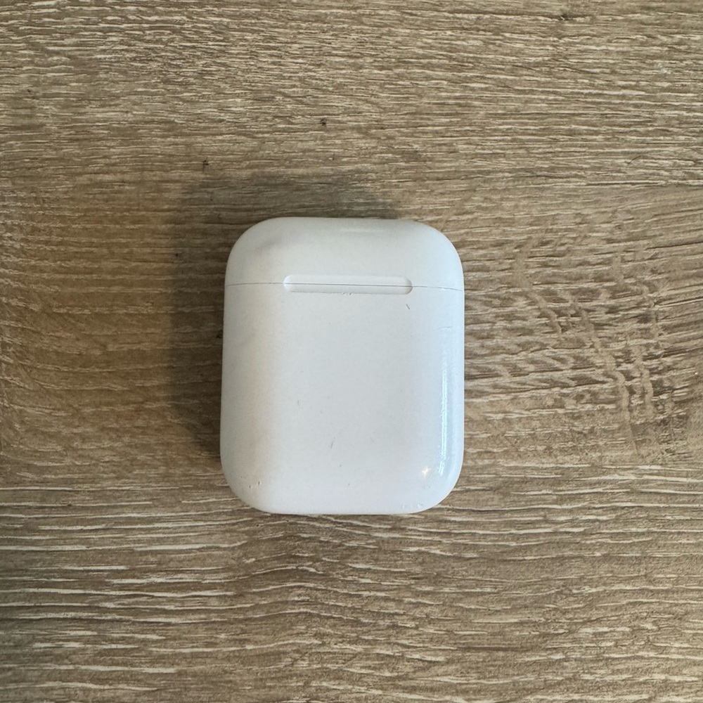 Apple AirPods 1st Gen Charging Case